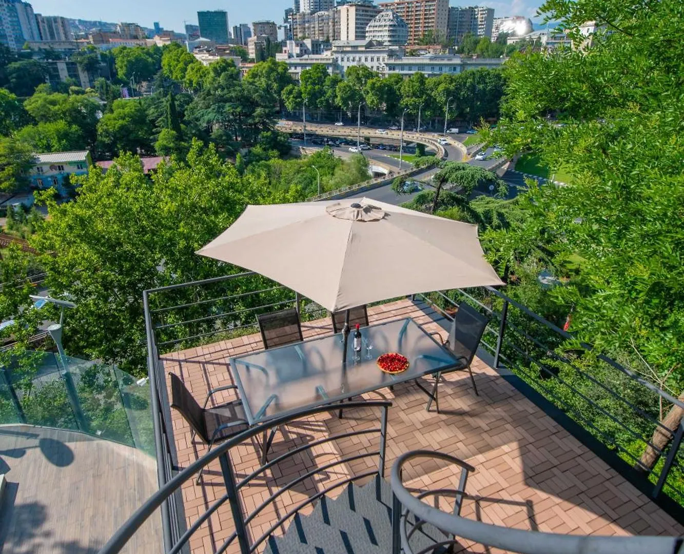 Central Apartment With A Swimming Pool Tbilisi