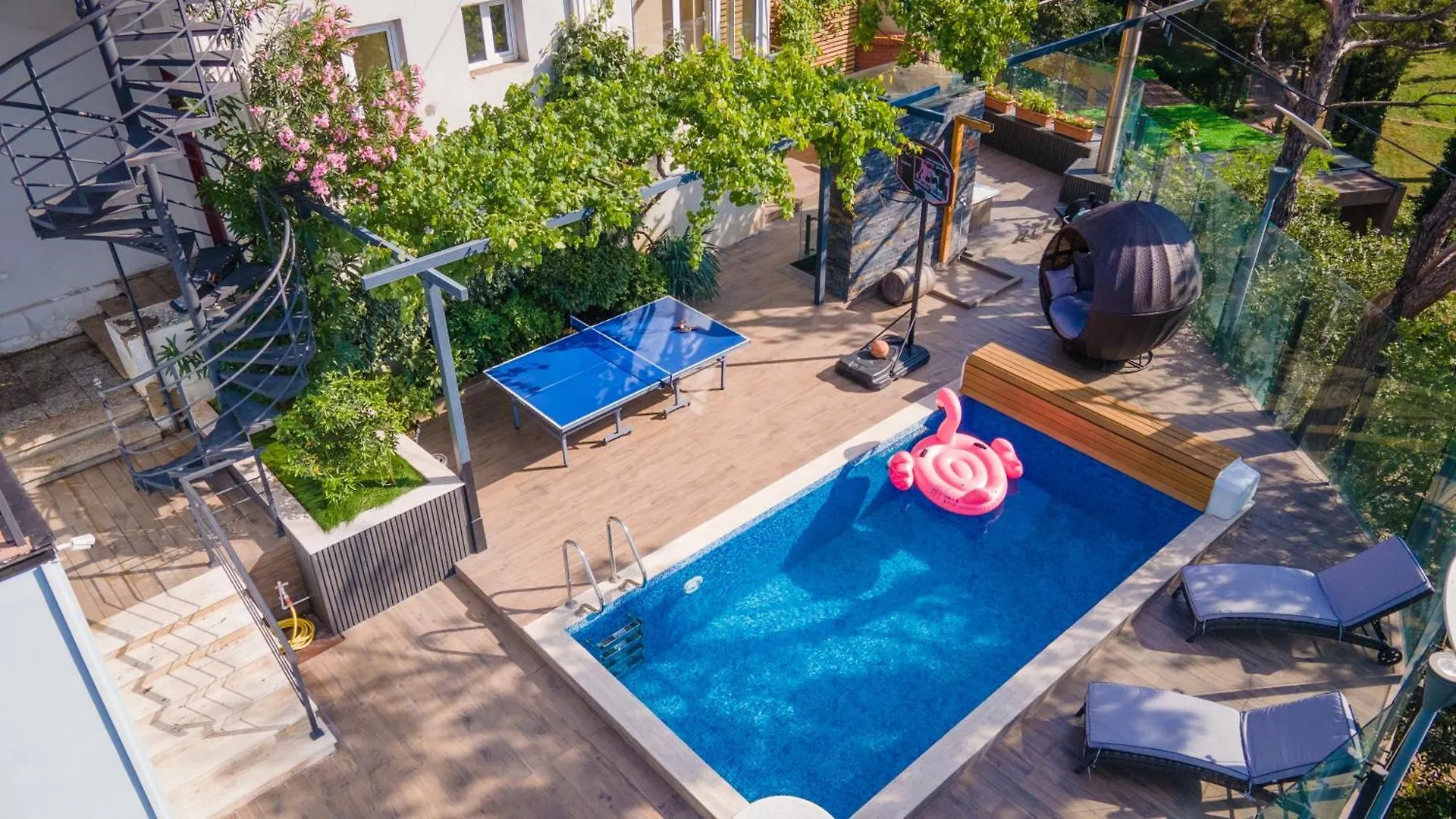 Central Apartment With A Swimming Pool Tbilisi