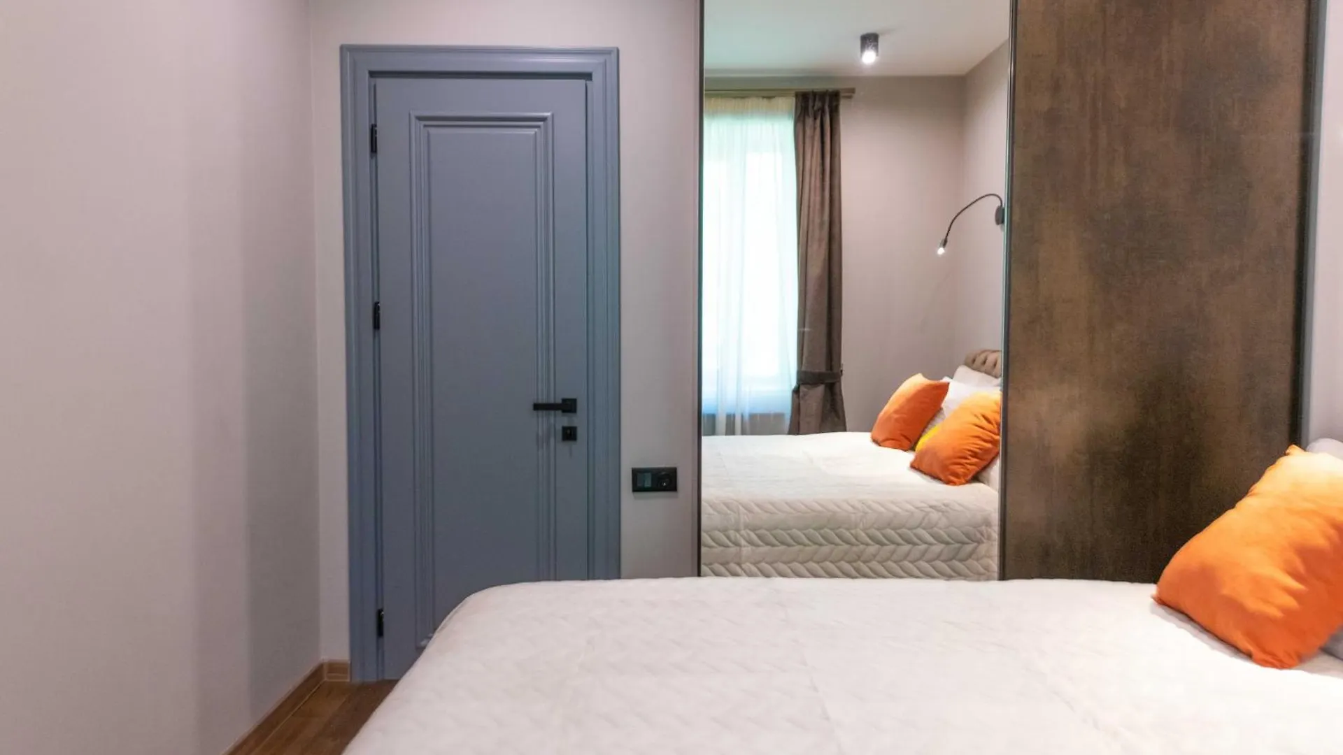 Central Apartment With A Swimming Pool Tbilisi