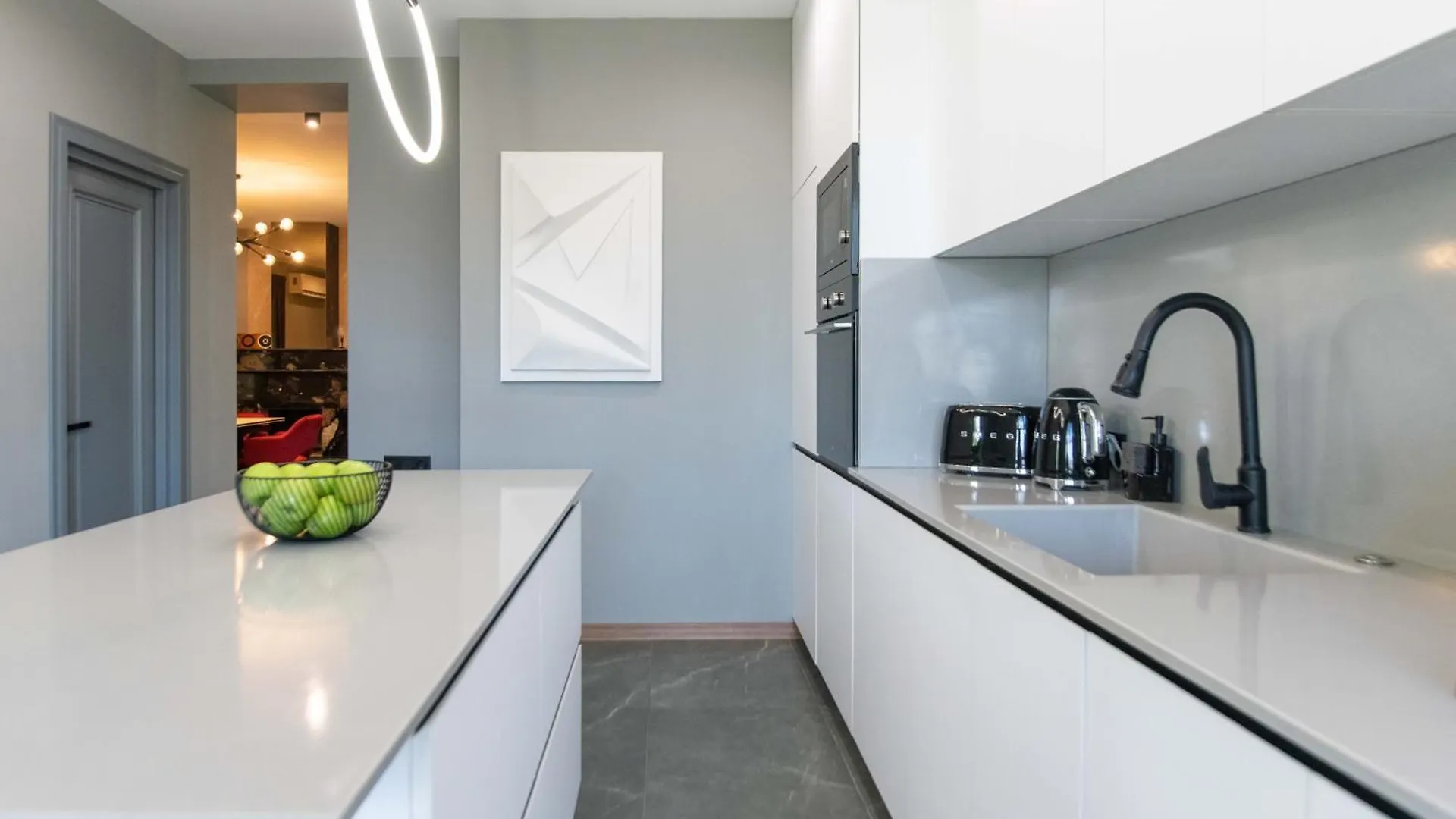 Central Apartment With A Swimming Pool Tbilisi