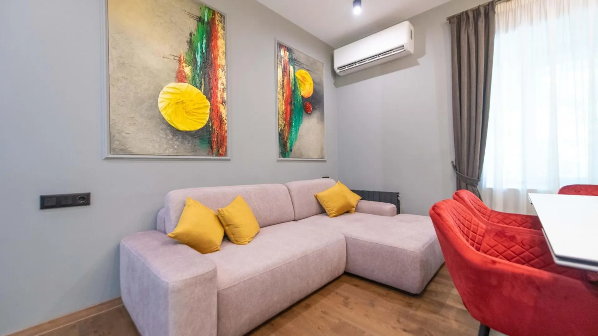 Central Apartment With A Swimming Pool Tbilisi
