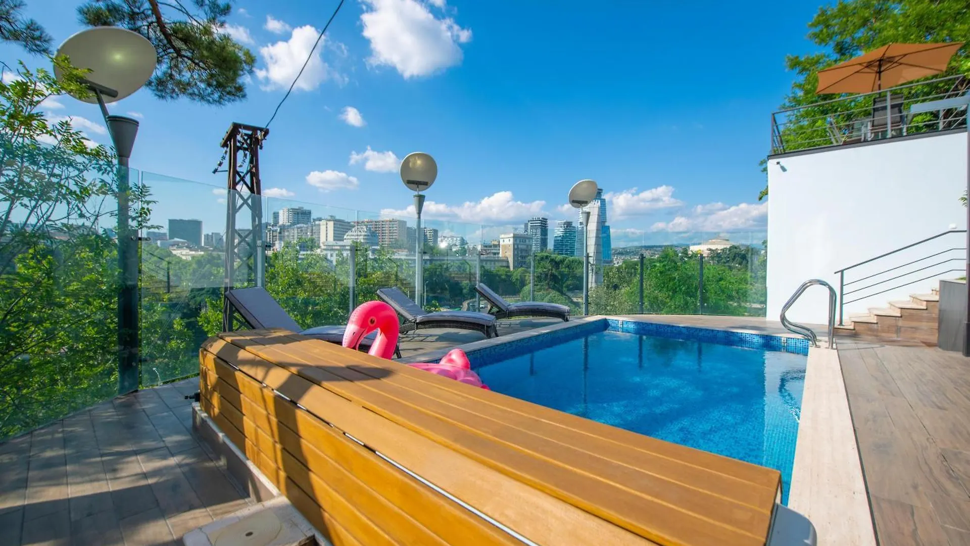 Central Apartment With A Swimming Pool Tbilisi