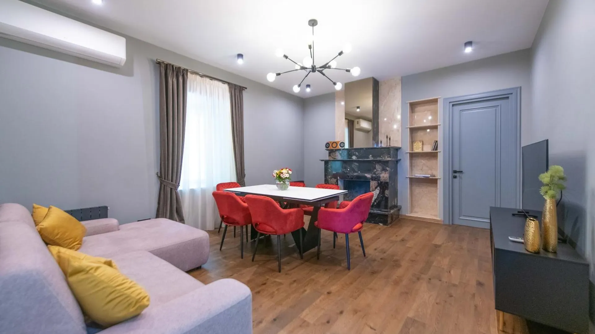 Central Apartment With A Swimming Pool Tbilisi