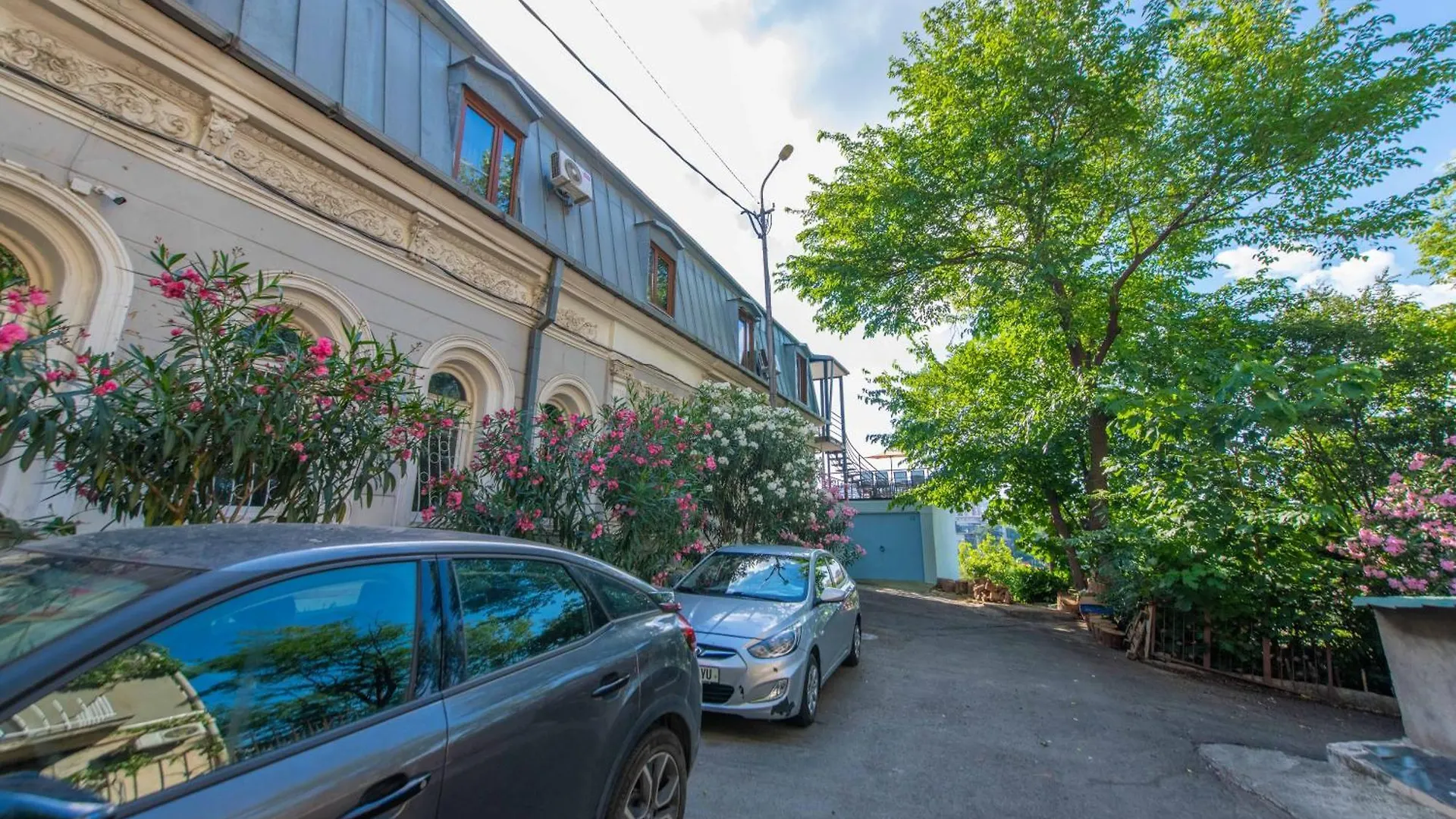 Central Apartment With A Swimming Pool Tbilisi